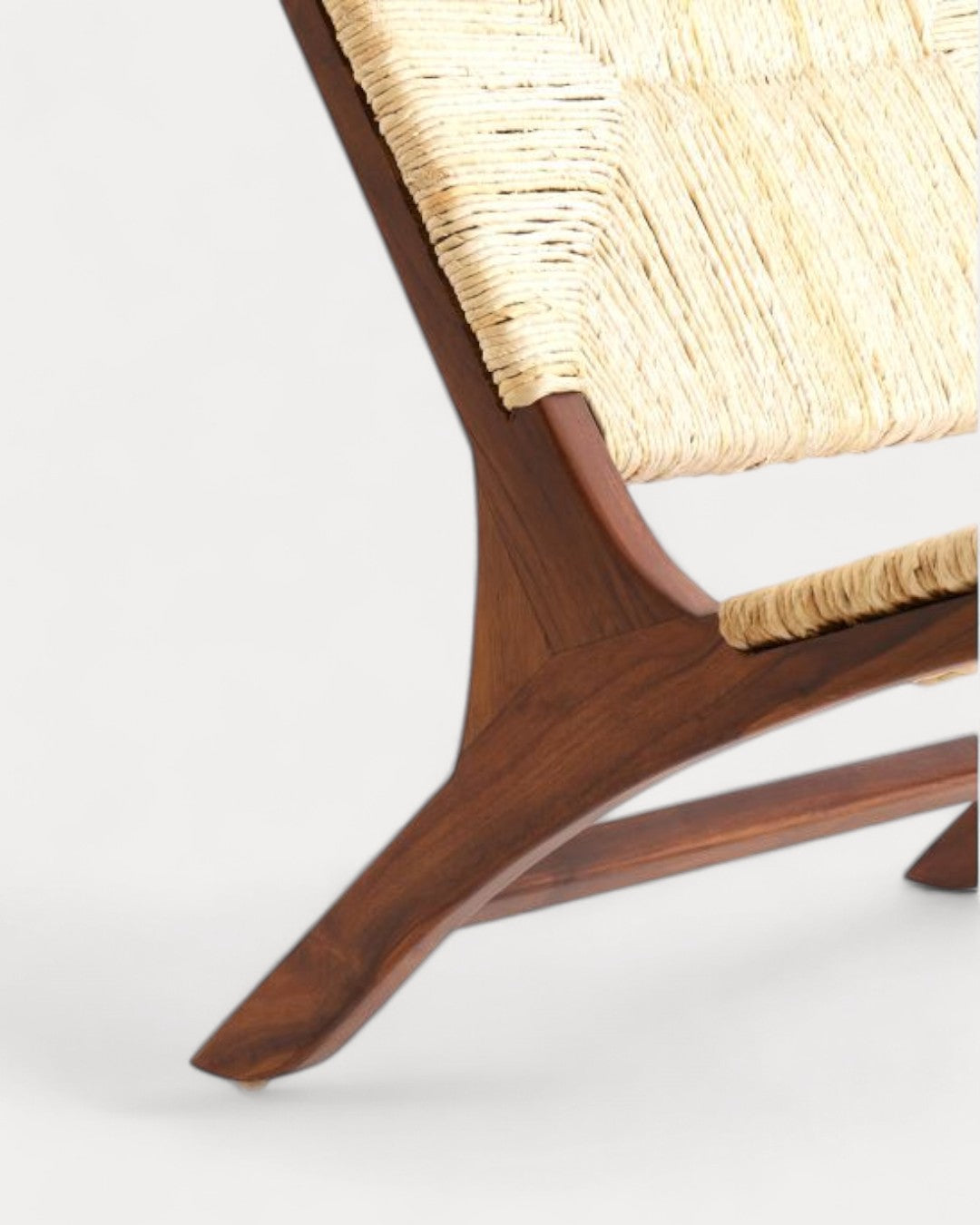 Lagos armchair in wood and woven fiber, 75 × 65 × 69 cm