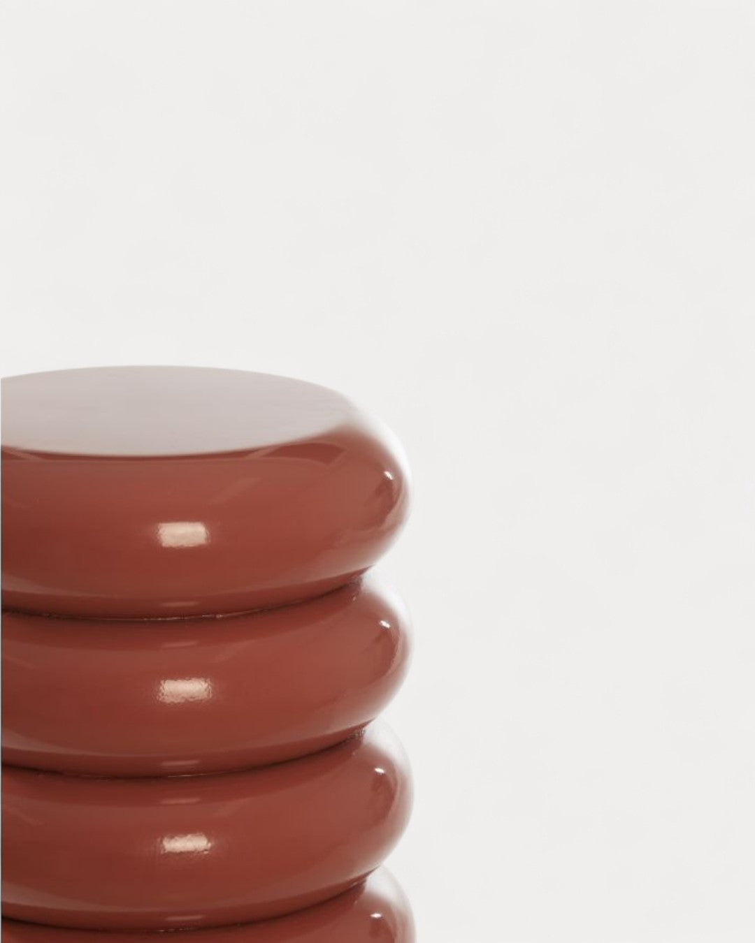 Mesa auxiliar Orbit en metal lacado, coral, Ø30x40 cm