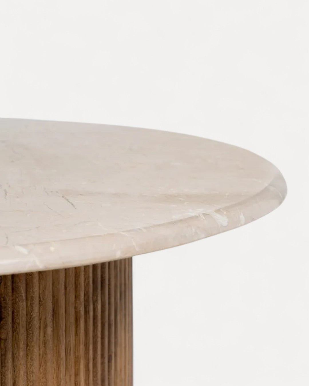 Mesa de centro Creme em madeira de manga e mármore, 76 × 76 × 45 cm