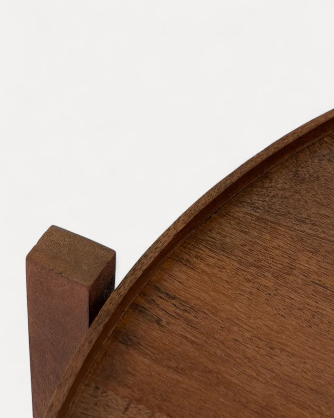 Mesa de centro Ravena em madeira de manga, 81 × 81 × 46 cm
