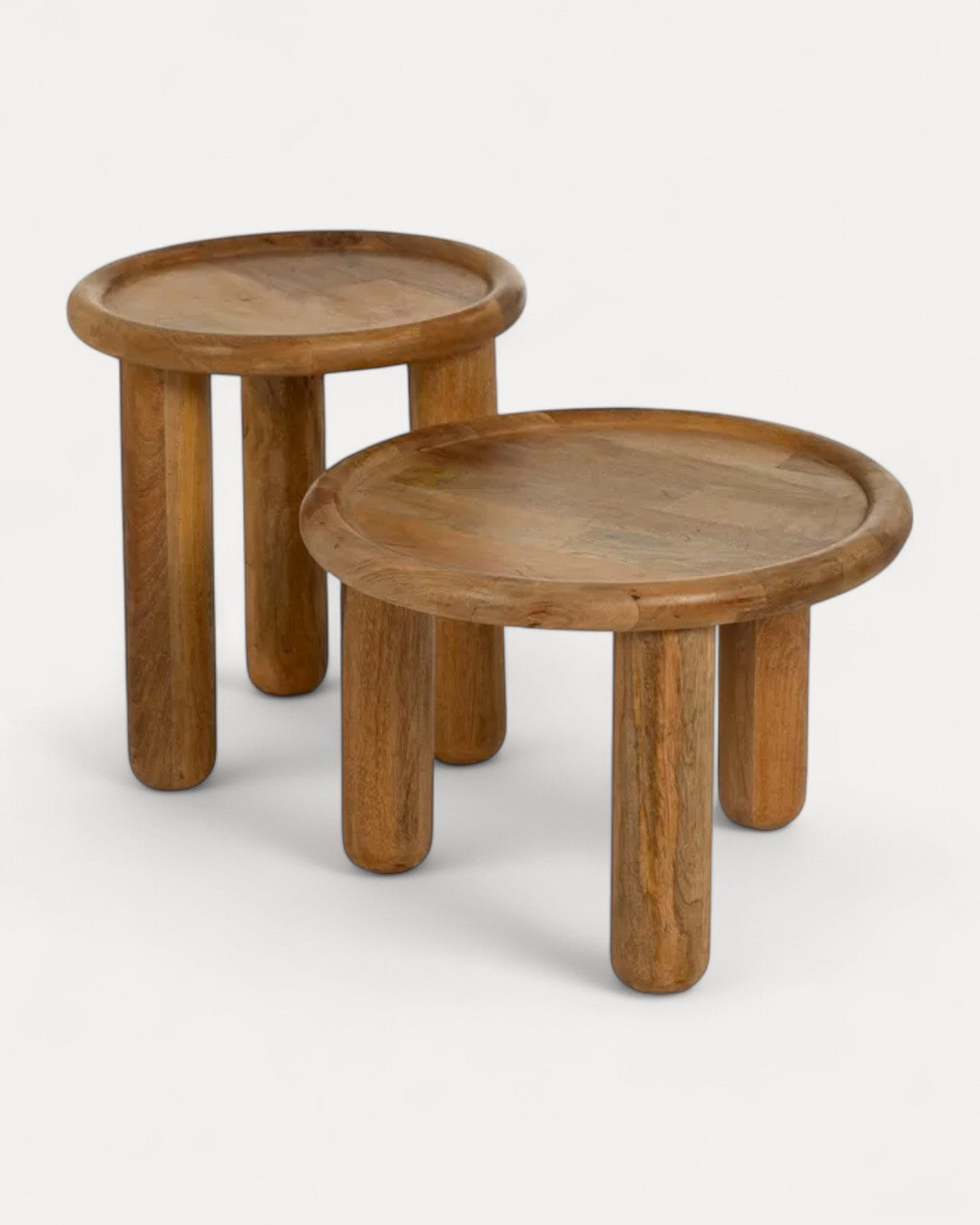 Mesa de apoio Magnus baixa em madeira de manga, 50 × 50 × 36 cm