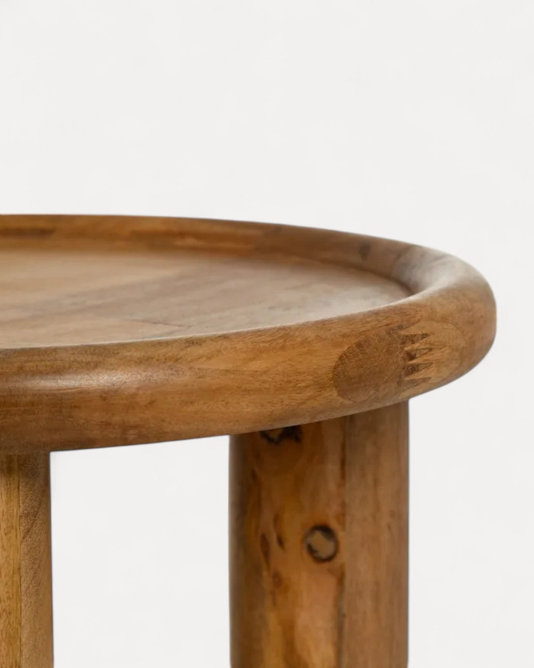 Mesa de apoio Magnus alta em madeira de manga, 42 × 42 × 46 cm