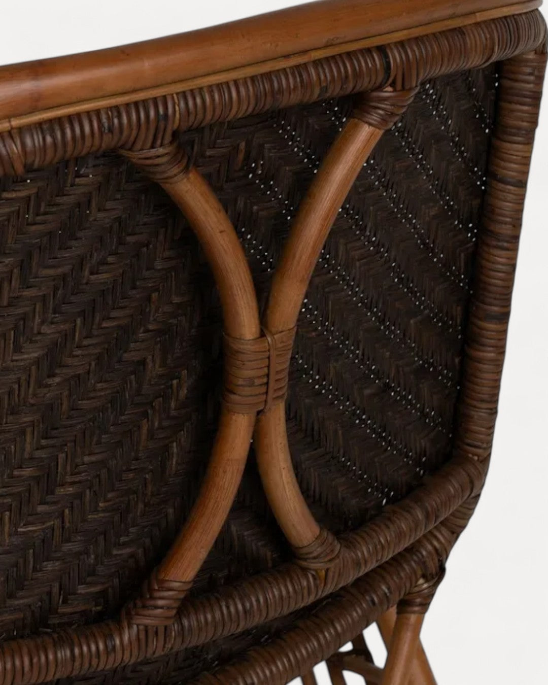 Poltrona Java em rattan entrançado castanho, 57 x 59 x 84 cm