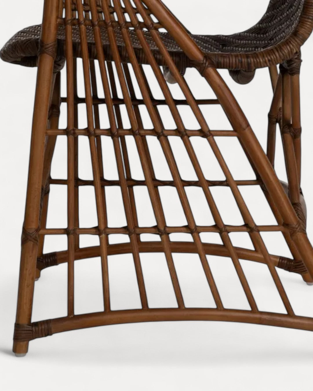 Poltrona Java em rattan entrançado castanho, 57 x 59 x 84 cm