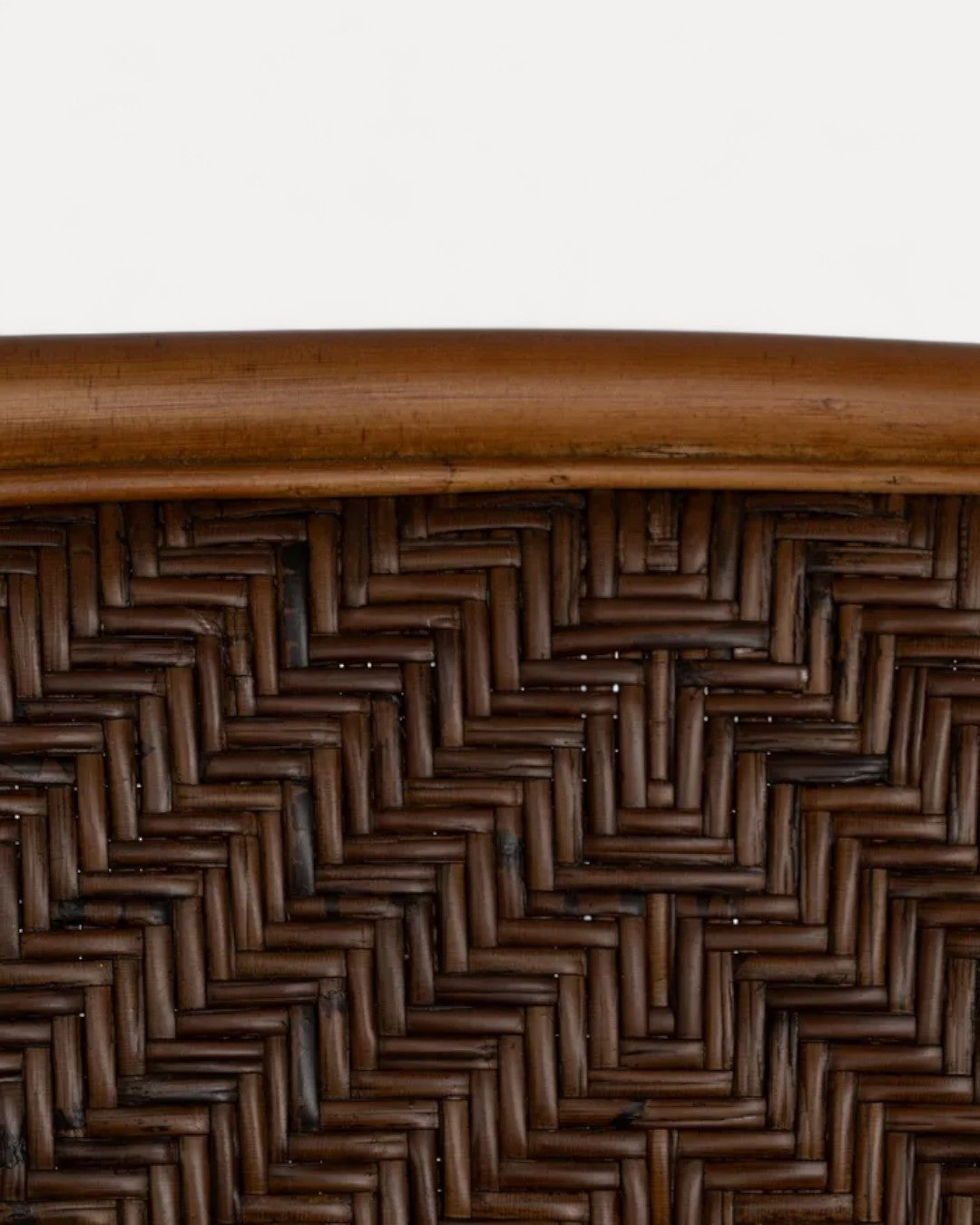 Poltrona Java em rattan entrançado castanho, 57 x 59 x 84 cm