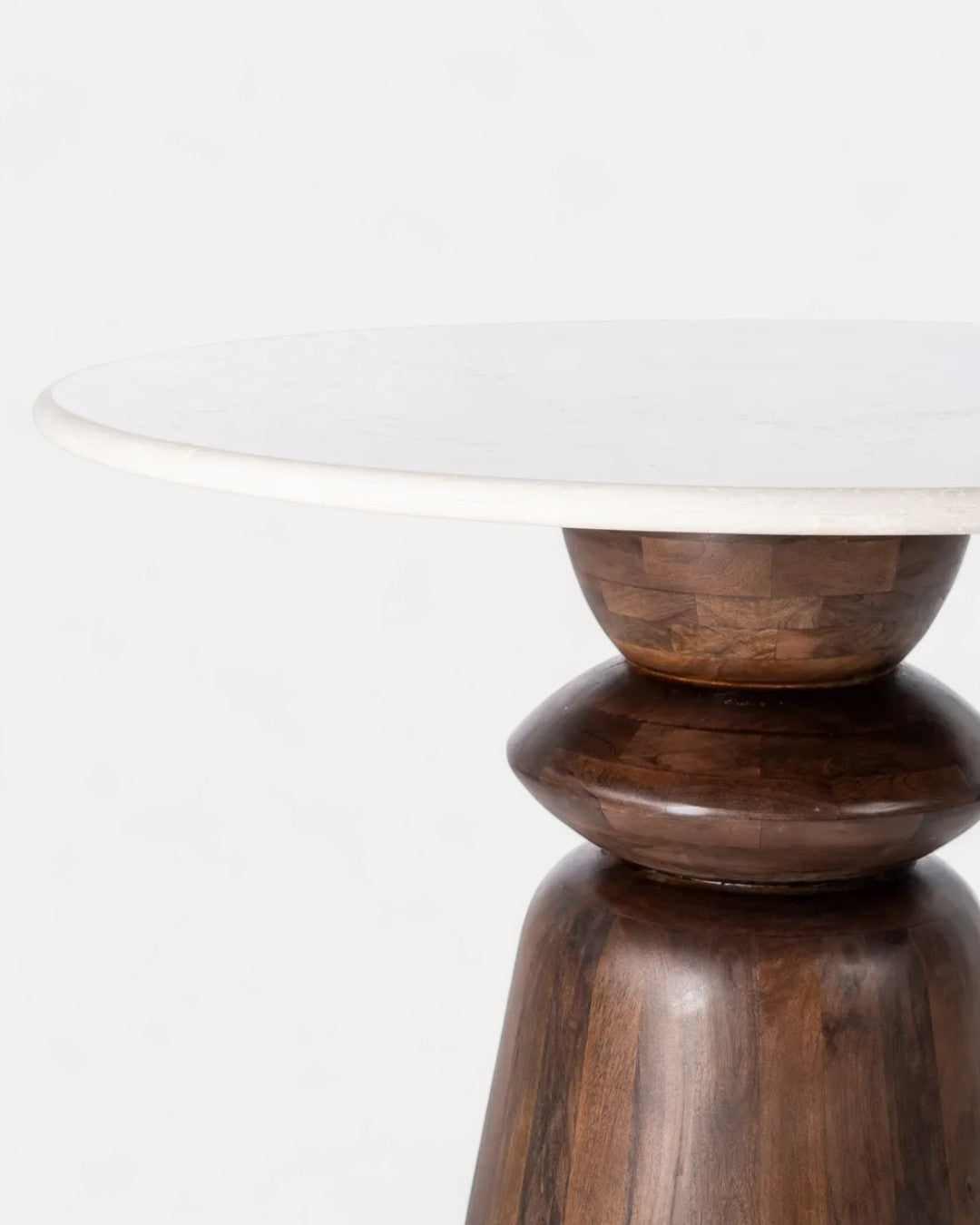 Mesa de jantar Arcos em madeira de manga e mármore, 120 x 120 x 76 cm