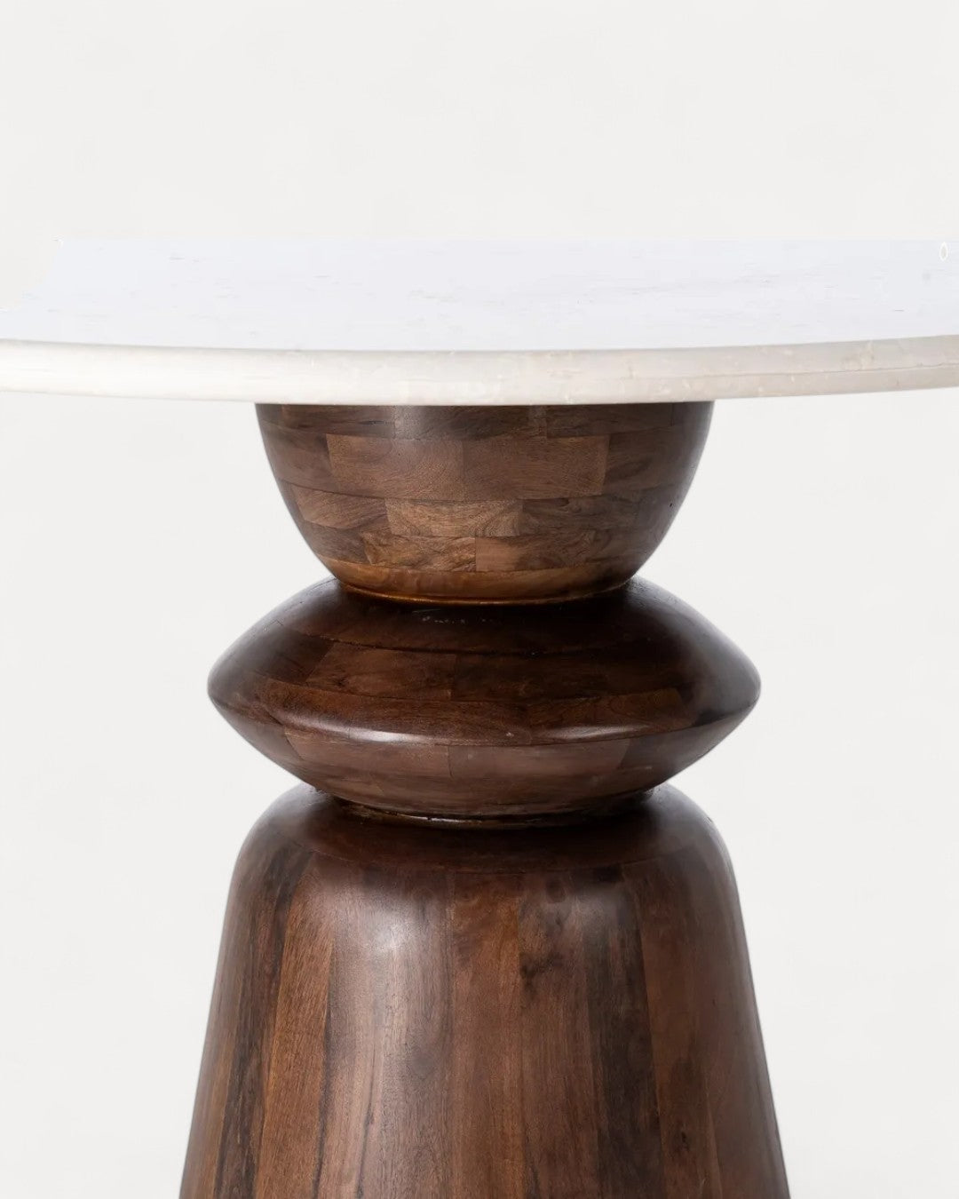 Mesa de jantar Arcos em madeira de manga e mármore, 120 x 120 x 76 cm