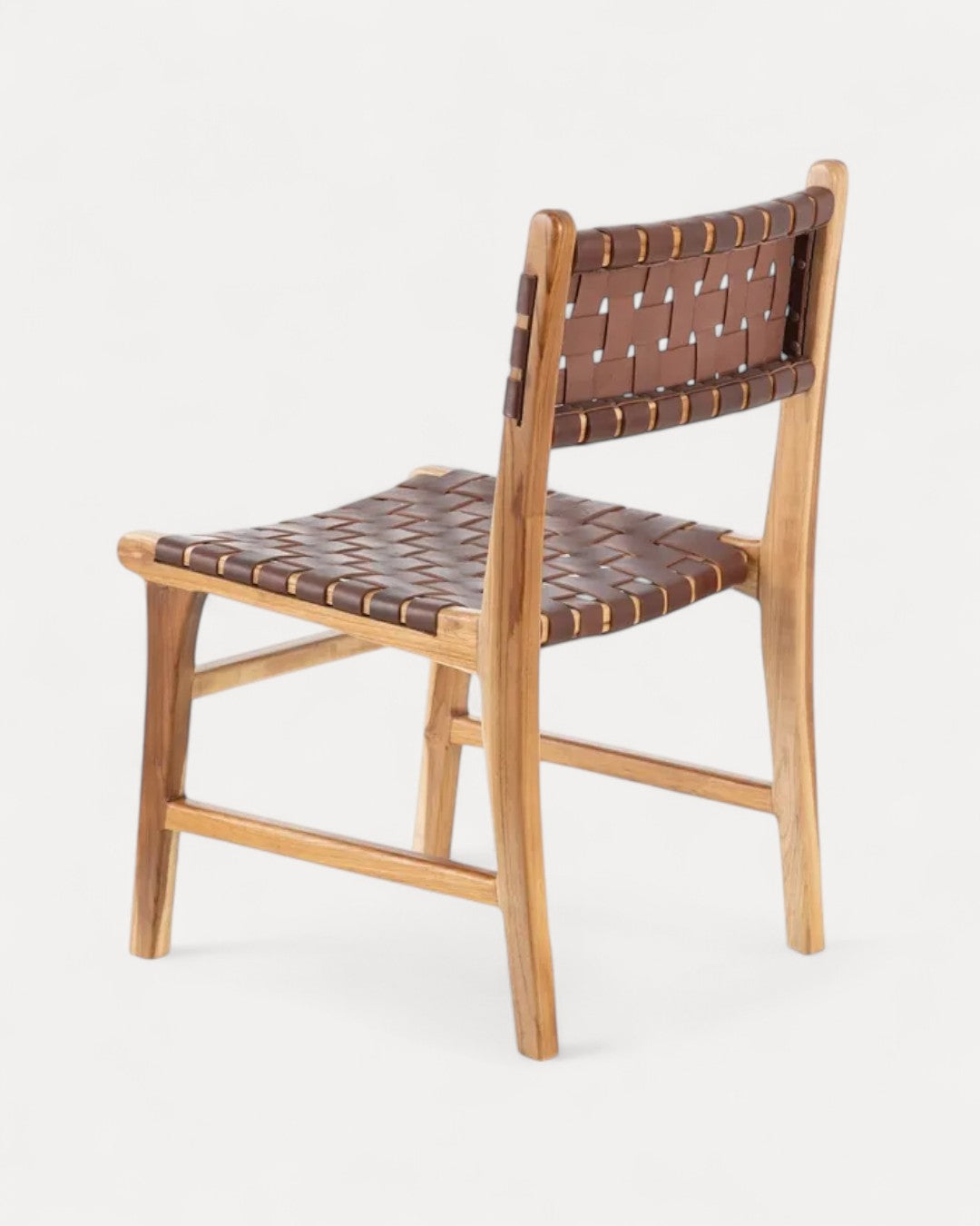 Porto chair in teak wood and brown leather, 56 x 48 x 80 cm