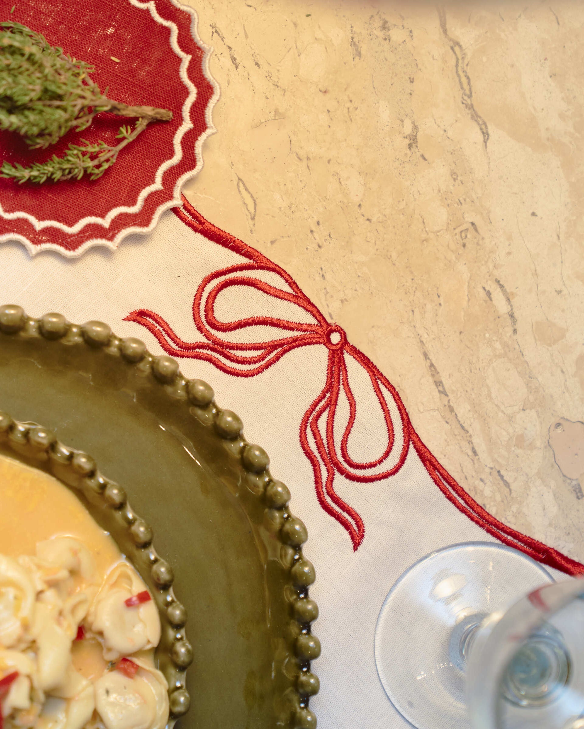 Placemat Viena, White with Red