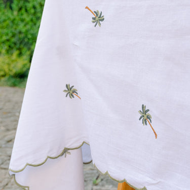 Nappe brodée avec palmiers