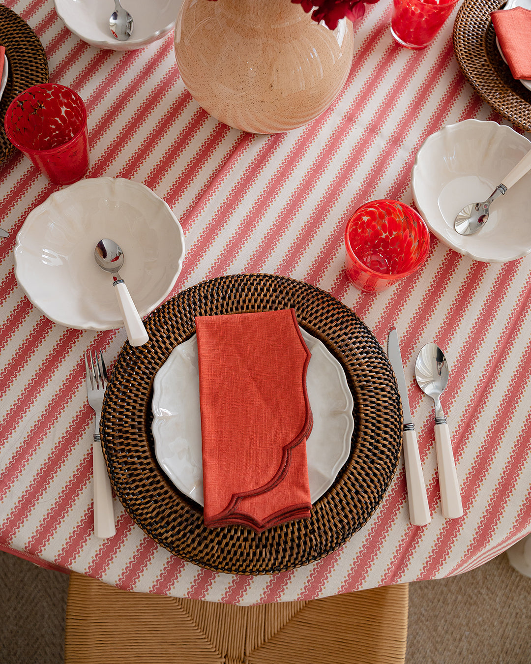 Toalha de Mesa Atlântica Vermelha Estampada em 100% Algodão