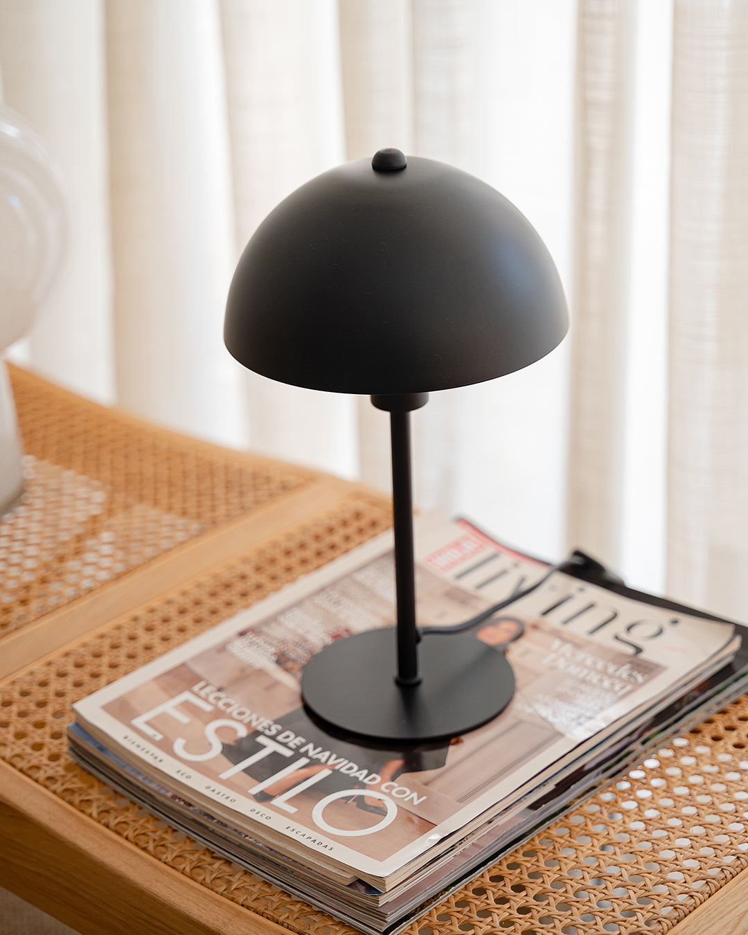 Candeeiro de Mesa Sky Preto Mate em Metal