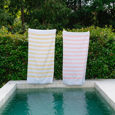 Serviette de plage en coton à rayures saumon