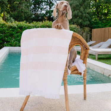 Serviette de plage en coton à rayures beige