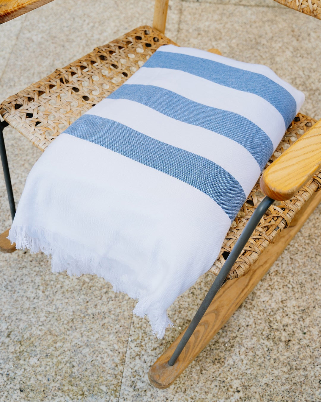 Serviette de plage en coton à rayures bleues
