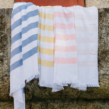 Serviette de plage en coton à rayures bleues