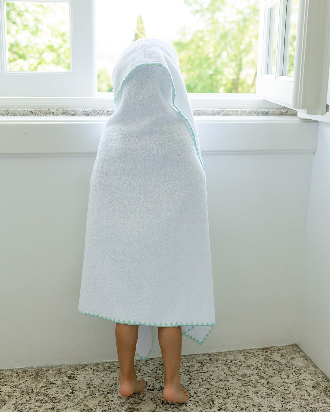 Concha Bath Towel, White with Green