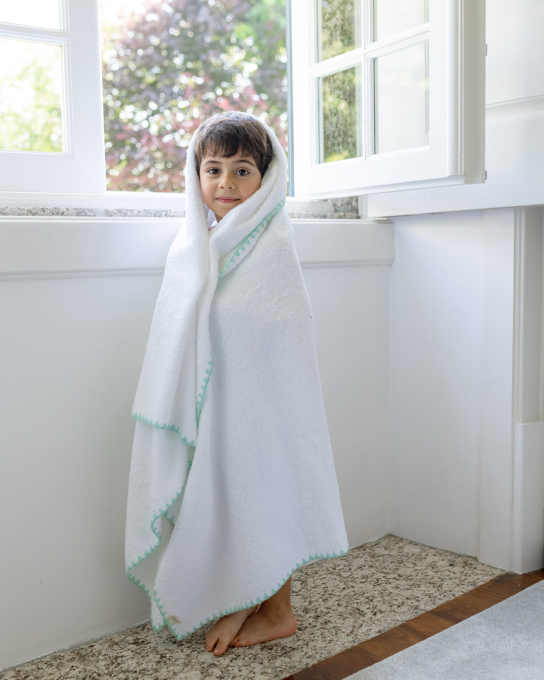 Concha Bath Towel, White with Green