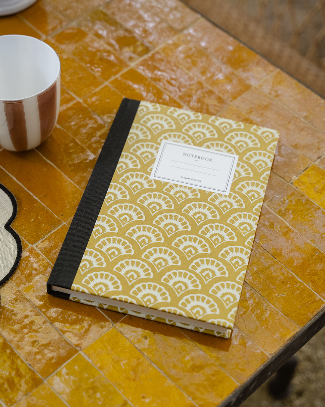 Notebook Oliva, em tons de mostarda, 21×15×1,5 cm