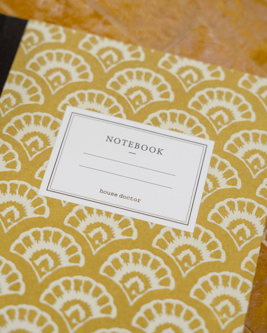 Notebook Oliva, em tons de mostarda, 21×15×1,5 cm