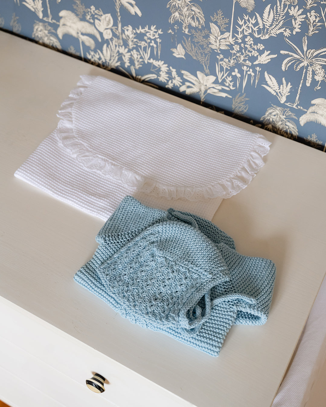 Bolsa de ropa en piqué con encaje