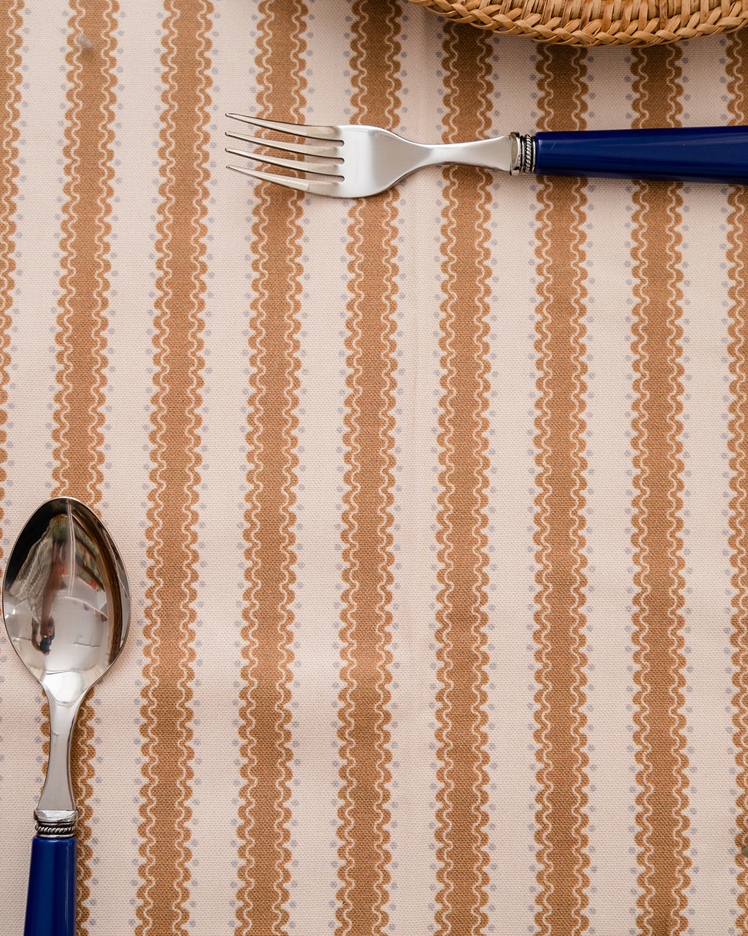 Toalha de Mesa Atlântica Bege Estampada em 100% Algodão