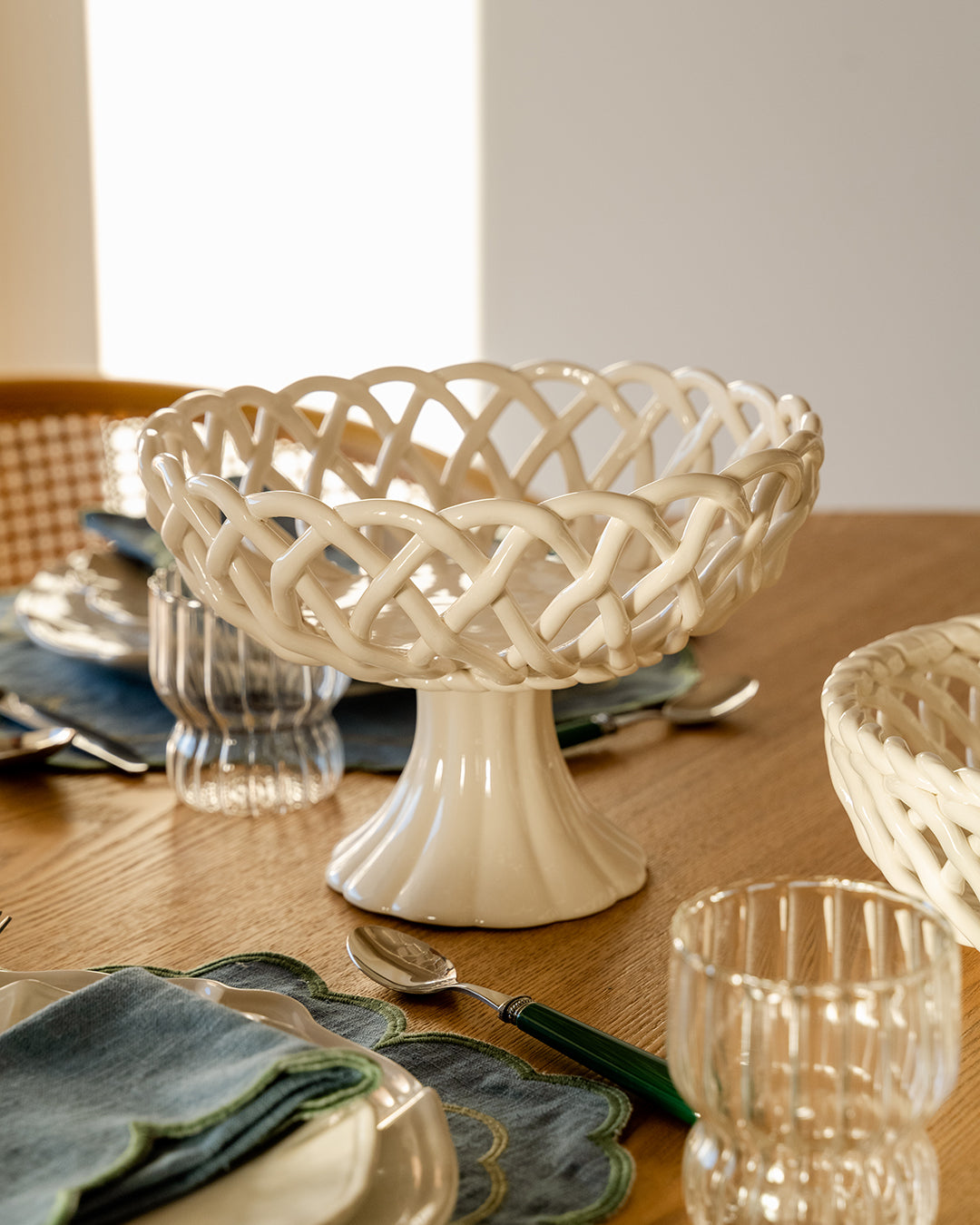 Imperial Basket with White Porcelain Foot, Ø: 25.5 cm H: 17 cm