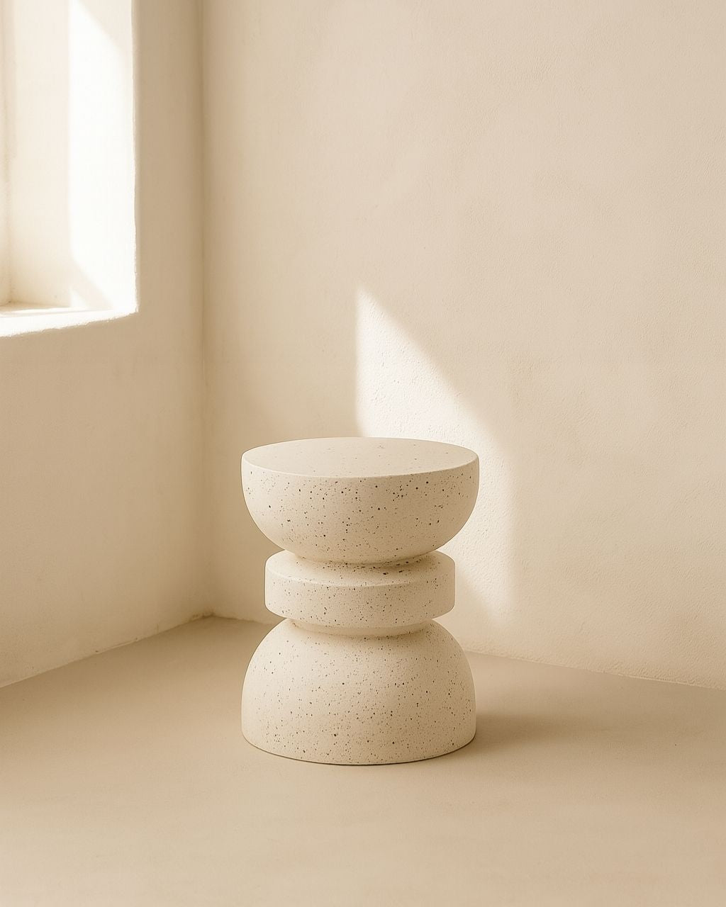 Mesa de apoio Alba em fibra de magnésio, 37×37×44 cm
