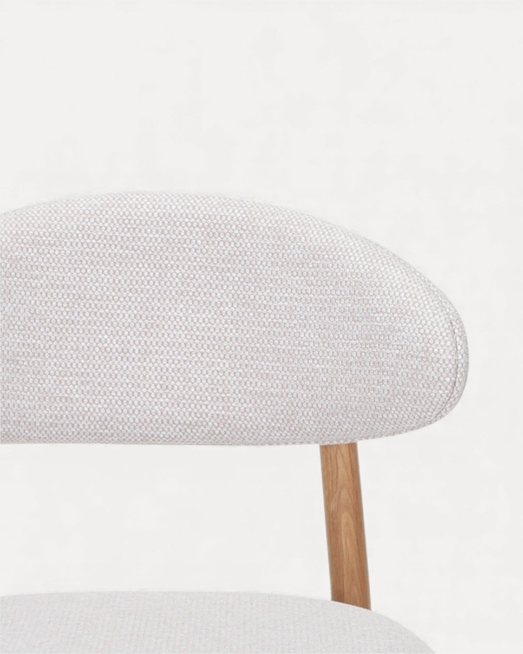 Banco alto Norvik em madeira de carvalho, com assento e encosto estofado, 50×57×104 cm