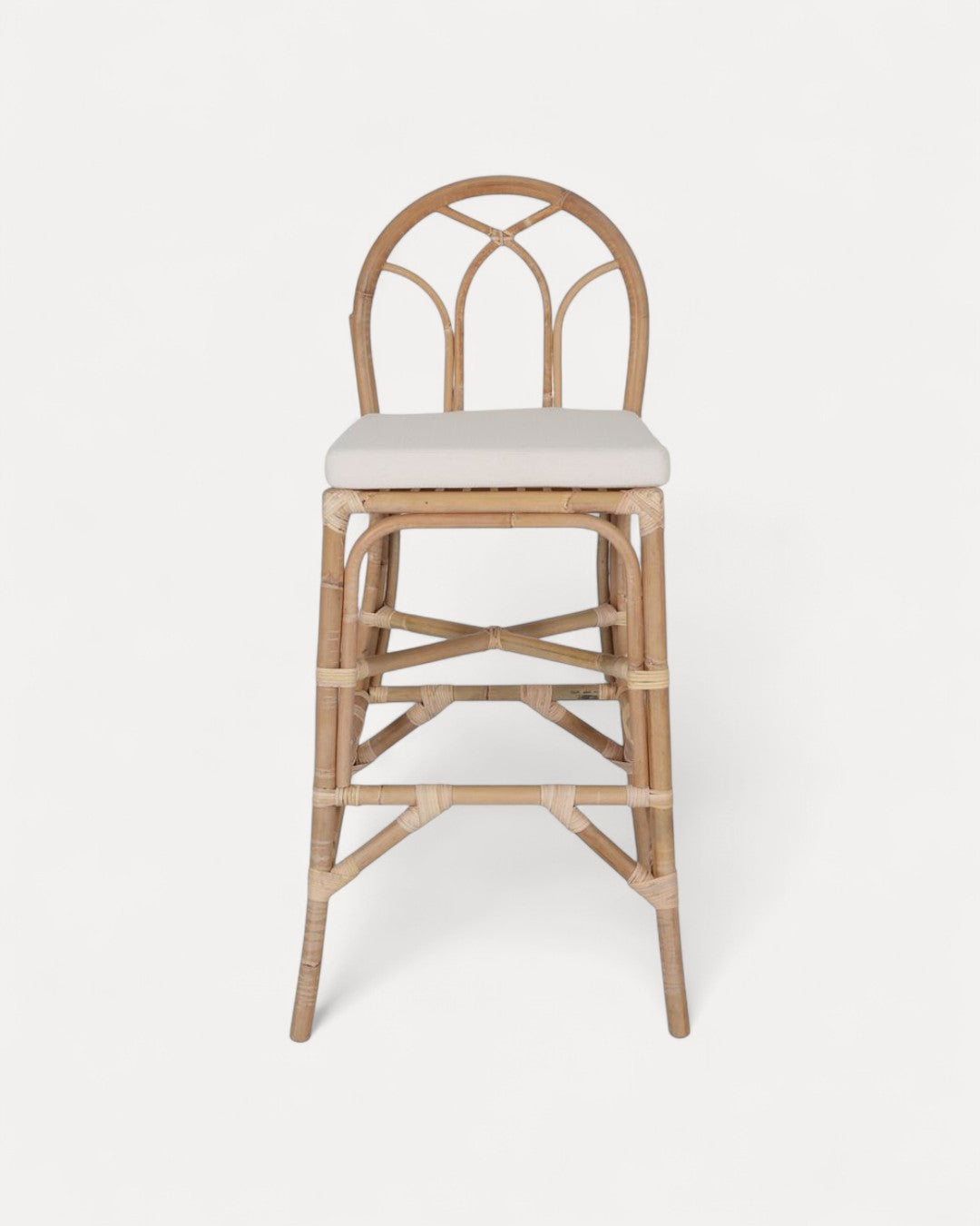 Banco alto Ravello em rattan com encosto arredondo, 50x58x110 cm