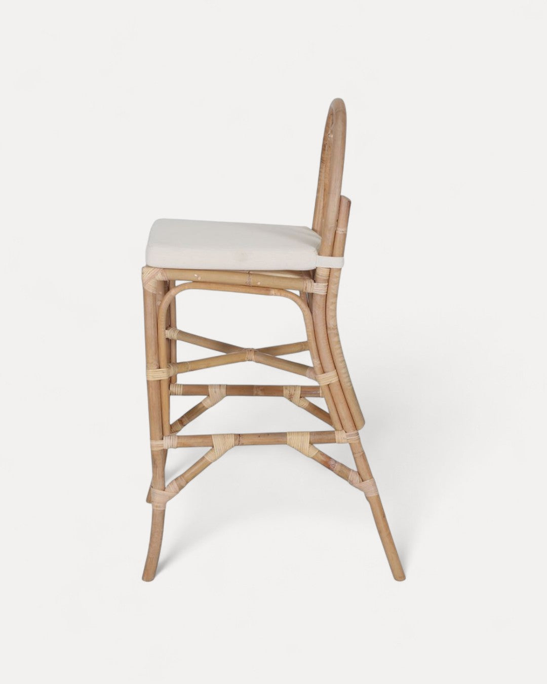 Banco alto Ravello em rattan com encosto arredondo, 50x58x110 cm
