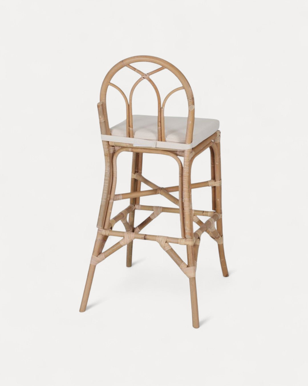 Banco alto Ravello em rattan com encosto arredondo, 50x58x110 cm