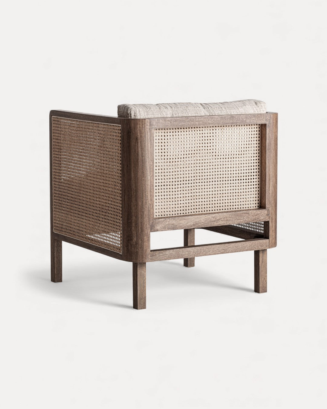 Poltrona Duvall em madeira de manga, rattan natural e tecido, 73×73×77 cm