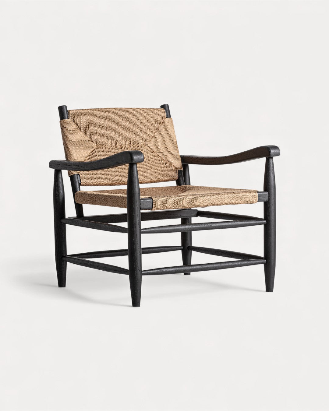 Poltrona Kajsa em madeira de borracha e corda sintética, 66x74x73cm