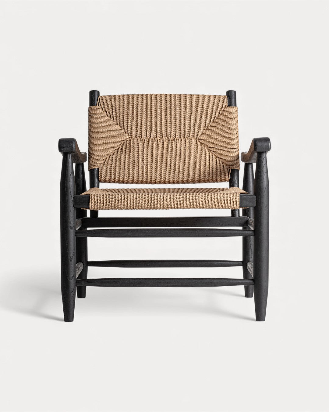 Poltrona Kajsa em madeira de borracha e corda sintética, 66x74x73cm