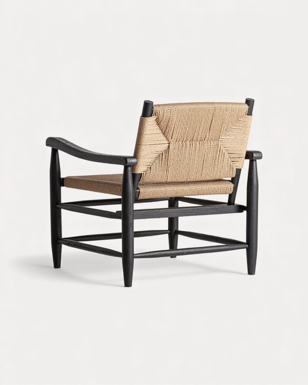 Poltrona Kajsa em madeira de borracha e corda sintética, 66x74x73cm