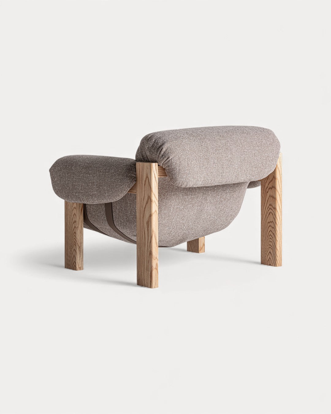 Poltrona Arcton em madeira de borracha e tecido castanho, 112×101×81 cm