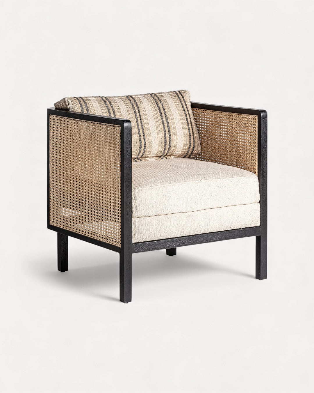 Poltrona Arven em madeira de manga, rattan natura e tecido, 73x73x83cm